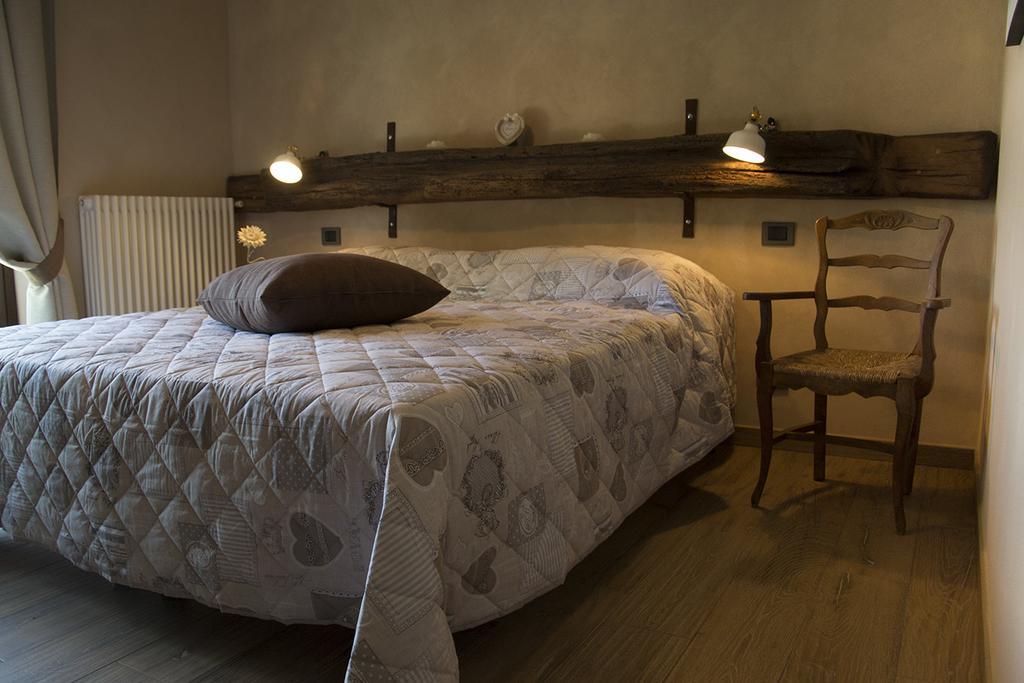 Villa Laura Castellinaldo Δωμάτιο φωτογραφία
